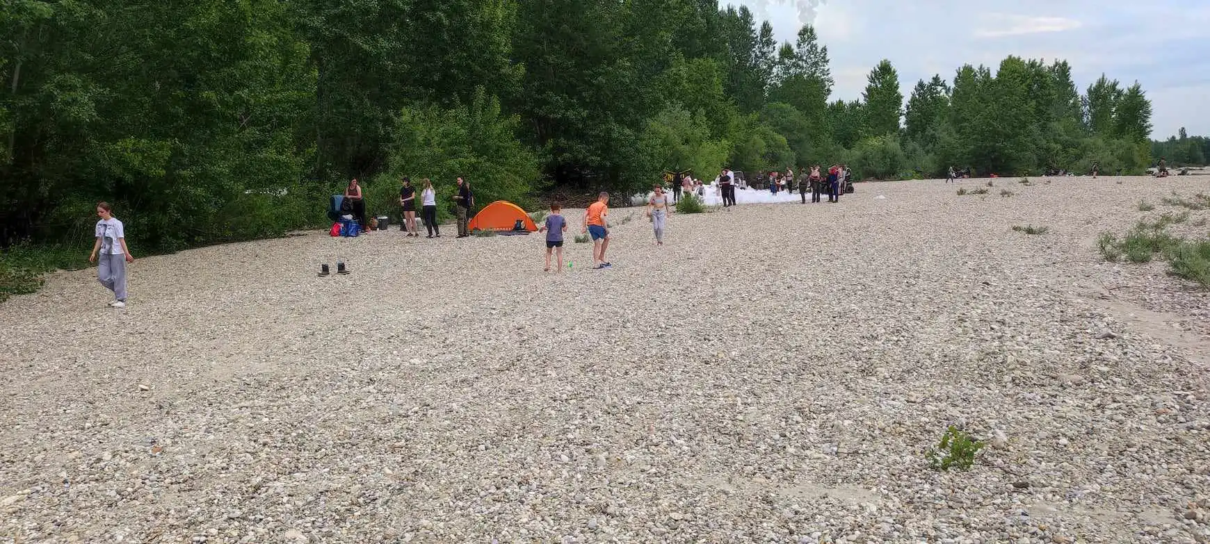 Gornji Hrašćan plaža – prvi maj 2024 (5) Gornji Hrašćan plaža – prvi maj 2024 (5)