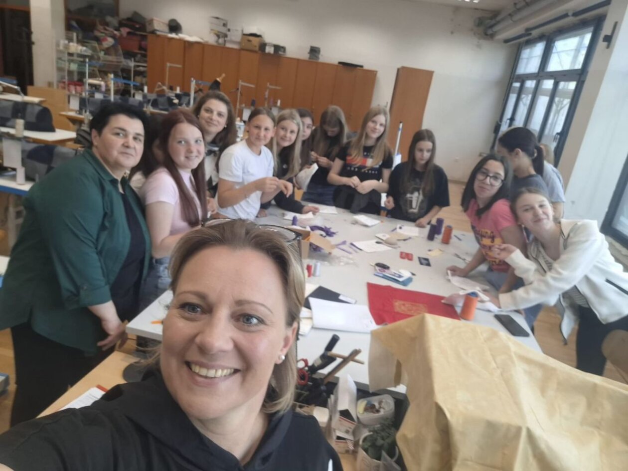 Gospodarska škola ČK – radionica šivanja ‘strojni vez’ (10)