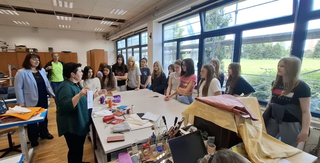 Gospodarska škola ČK – radionica šivanja ‘strojni vez’ (2)