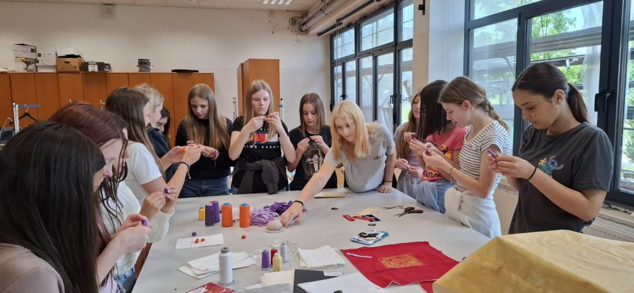 Gospodarska škola ČK – radionica šivanja ‘strojni vez’ (3)