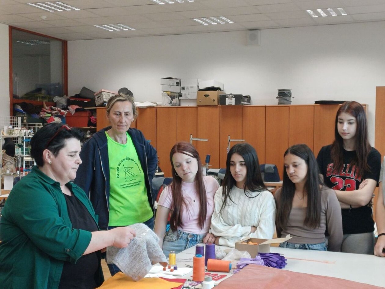 Gospodarska škola ČK – radionica šivanja ‘strojni vez’ (7)