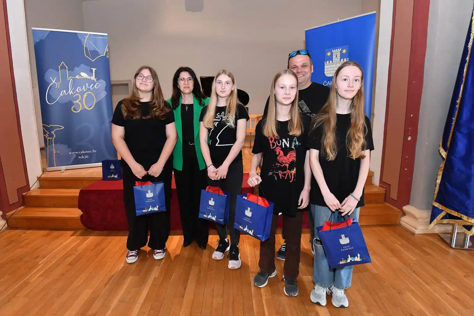 Grad Čakovec – učenici i mentori nagrade (12) Grad Čakovec – učenici i mentori nagrade (12)