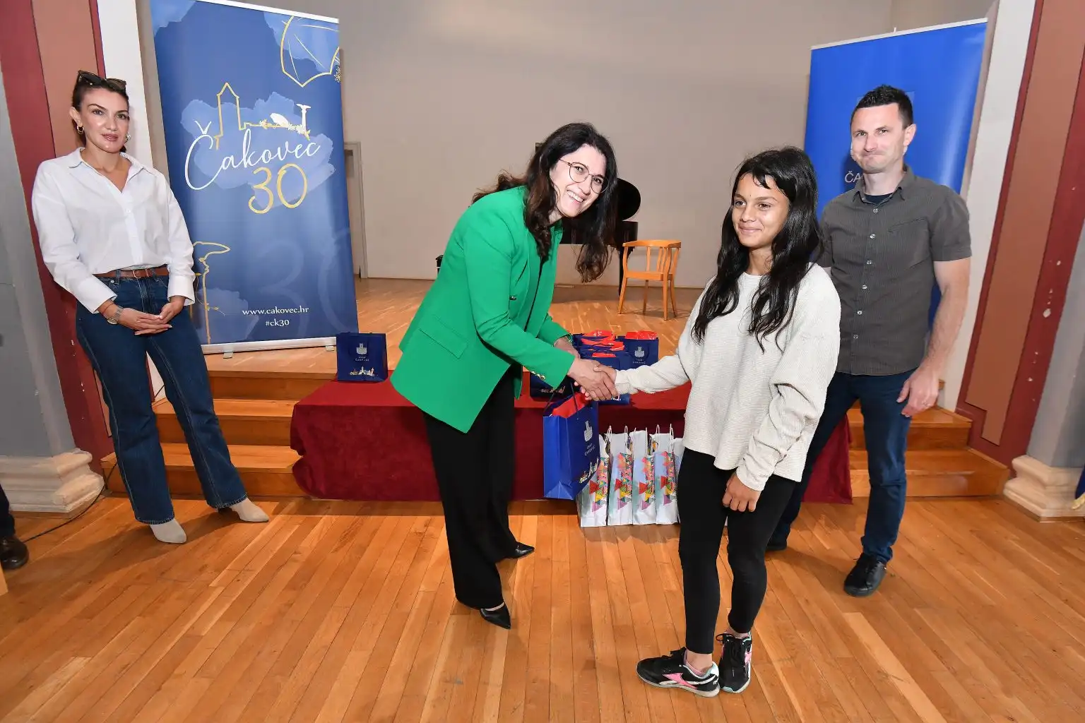 Grad Čakovec – učenici i mentori nagrade (13) Grad Čakovec – učenici i mentori nagrade (13)