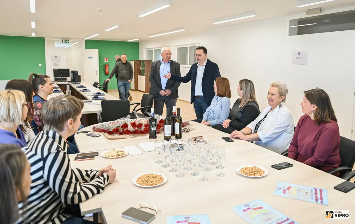 Grad Prelog dan žena studio Vipro (2)