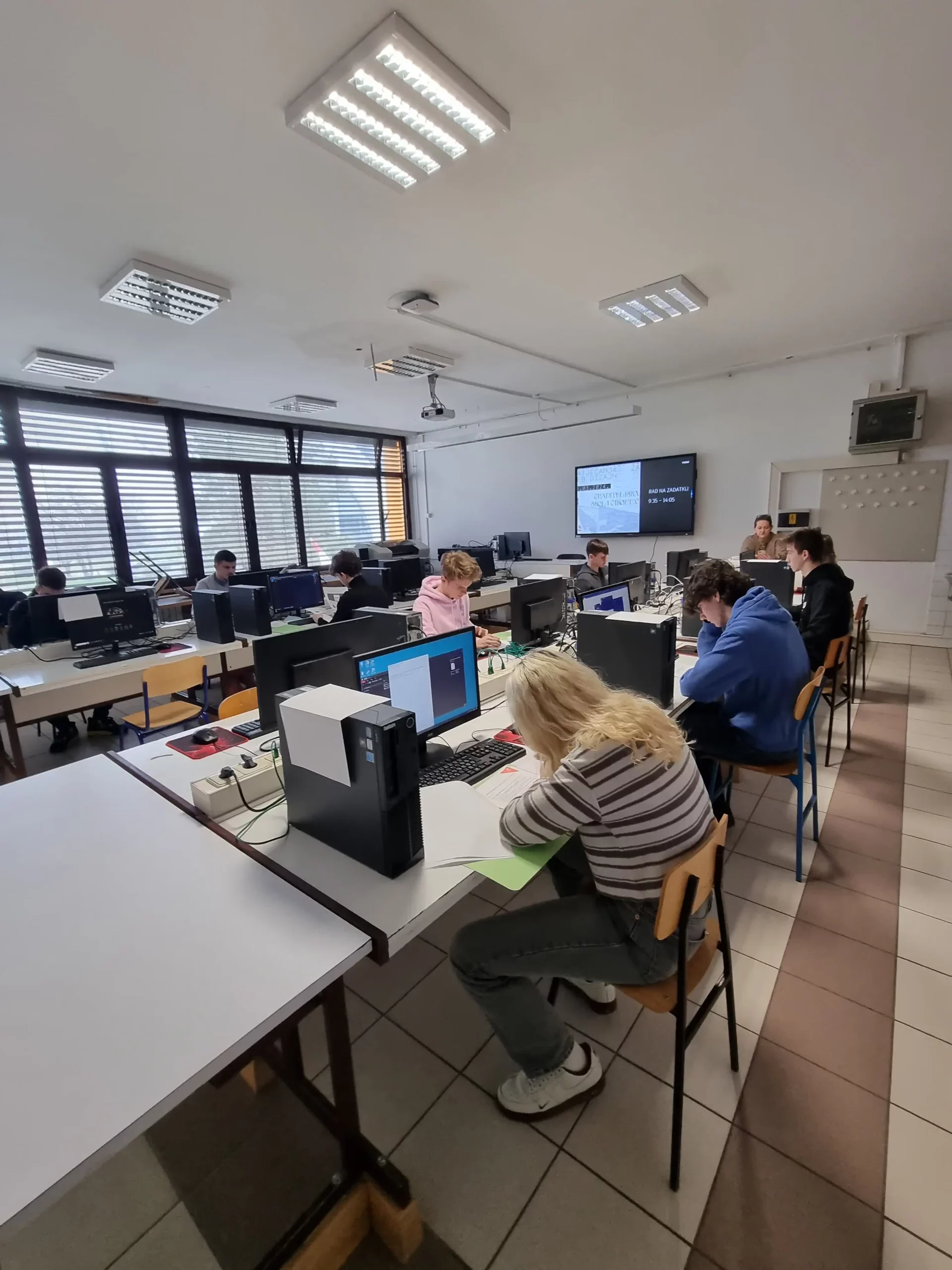 Graditeljska škola Čakovec prva na međužupanijskom natjecanju iz web dizajna! (8) Graditeljska škola Čakovec prva na međužupanijskom natjecanju iz web dizajna! (8)