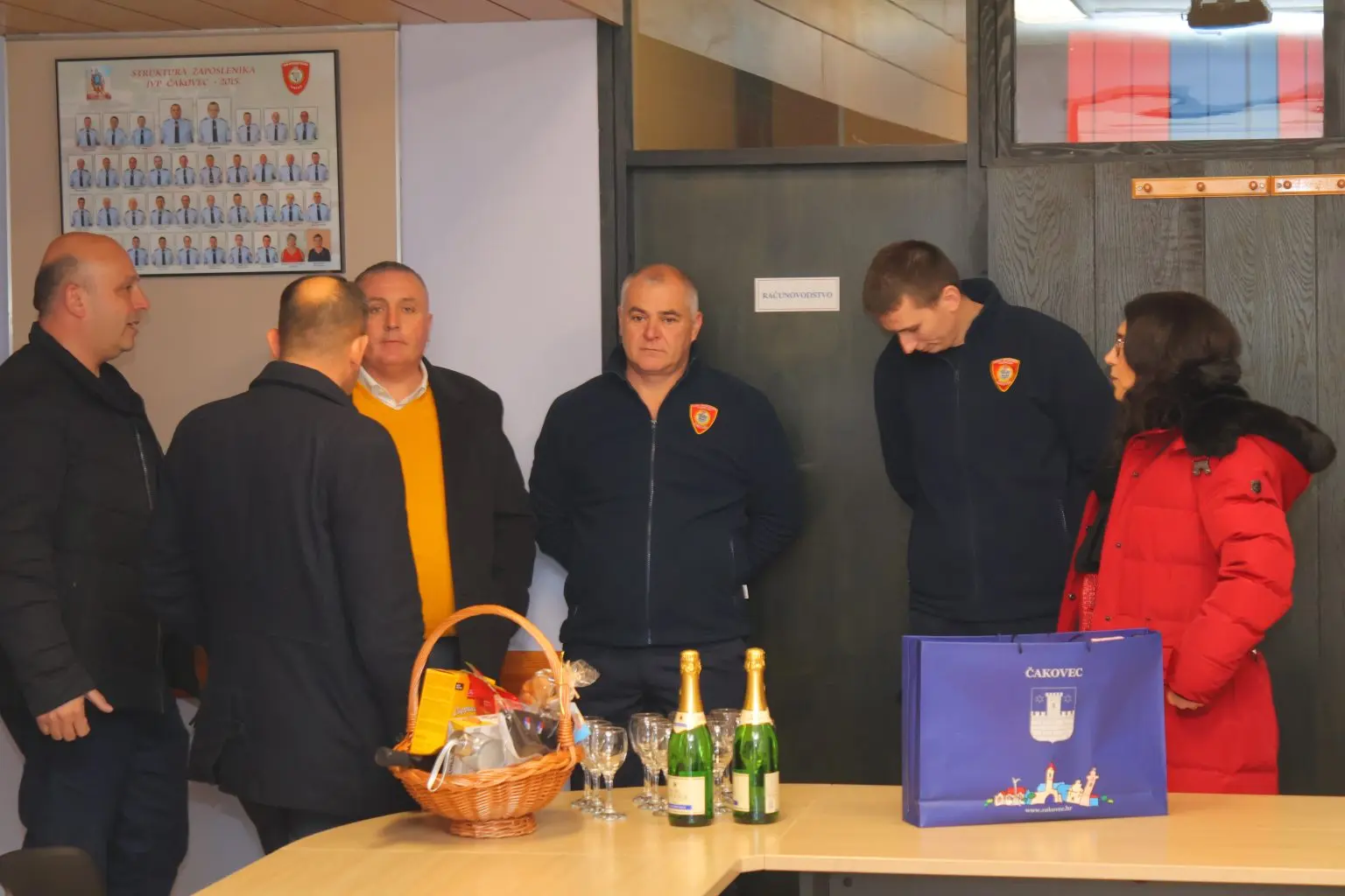 Gradonačelnica Ljerka Cividini i župan Matija Posavec obišli žurne službe tijekom novogodišnje noći (16) Gradonačelnica Ljerka Cividini i župan Matija Posavec obišli žurne službe tijekom novogodišnje noći (16)