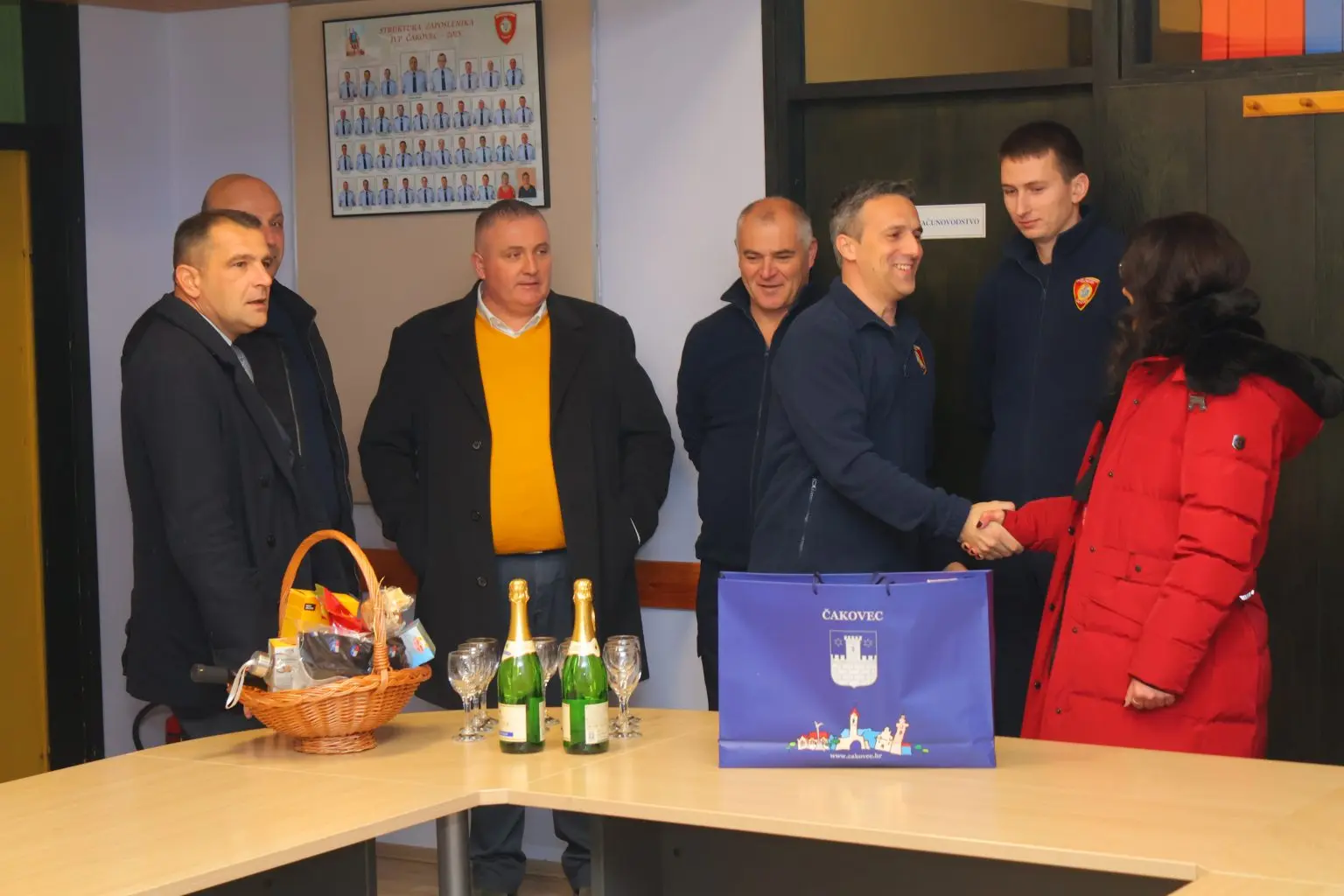 Gradonačelnica Ljerka Cividini i župan Matija Posavec obišli žurne službe tijekom novogodišnje noći (17) Gradonačelnica Ljerka Cividini i župan Matija Posavec obišli žurne službe tijekom novogodišnje noći (17)