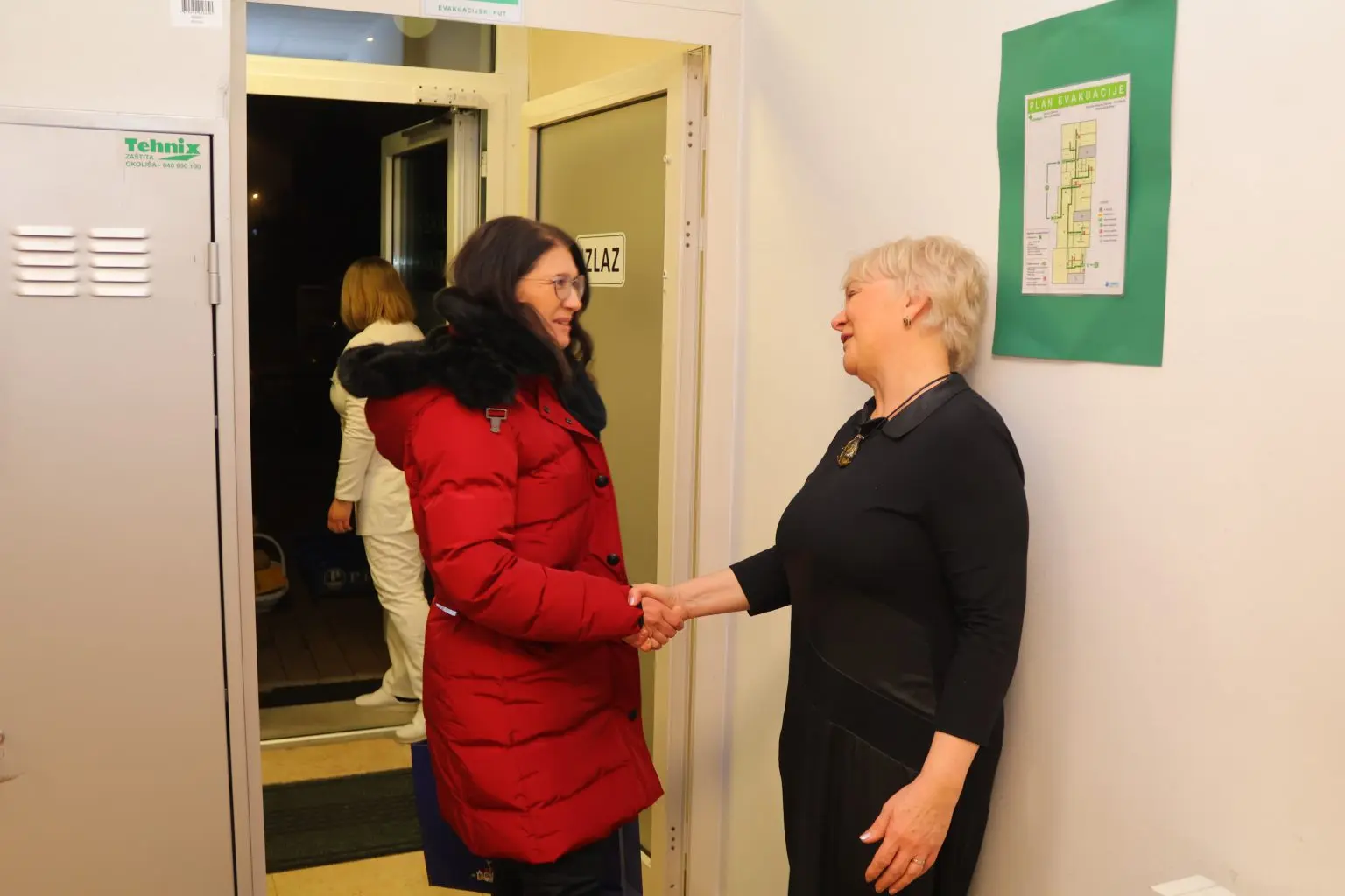 Gradonačelnica Ljerka Cividini i župan Matija Posavec obišli žurne službe tijekom novogodišnje noći (18) Gradonačelnica Ljerka Cividini i župan Matija Posavec obišli žurne službe tijekom novogodišnje noći (18)