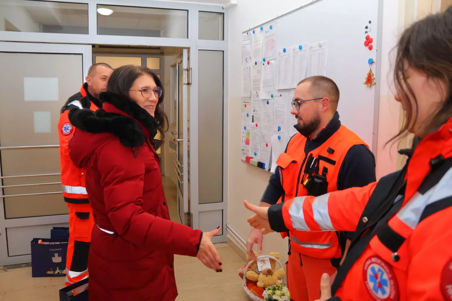 Gradonačelnica Ljerka Cividini i župan Matija Posavec obišli žurne službe tijekom novogodišnje noći (22) Gradonačelnica Ljerka Cividini i župan Matija Posavec obišli žurne službe tijekom novogodišnje noći (22)