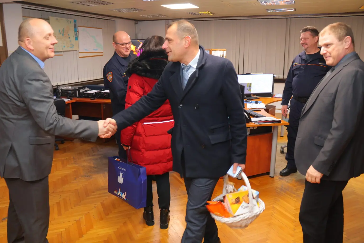 Gradonačelnica Ljerka Cividini i župan Matija Posavec obišli žurne službe tijekom novogodišnje noći (3) Gradonačelnica Ljerka Cividini i župan Matija Posavec obišli žurne službe tijekom novogodišnje noći (3)
