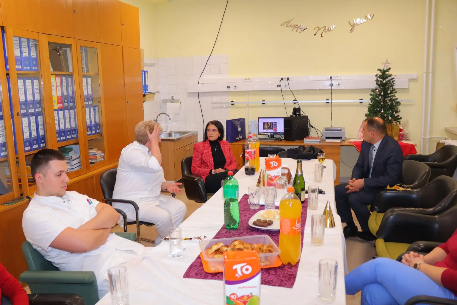 Gradonačelnica Ljerka Cividini i župan Matija Posavec obišli žurne službe tijekom novogodišnje noći (31) Gradonačelnica Ljerka Cividini i župan Matija Posavec obišli žurne službe tijekom novogodišnje noći (31)