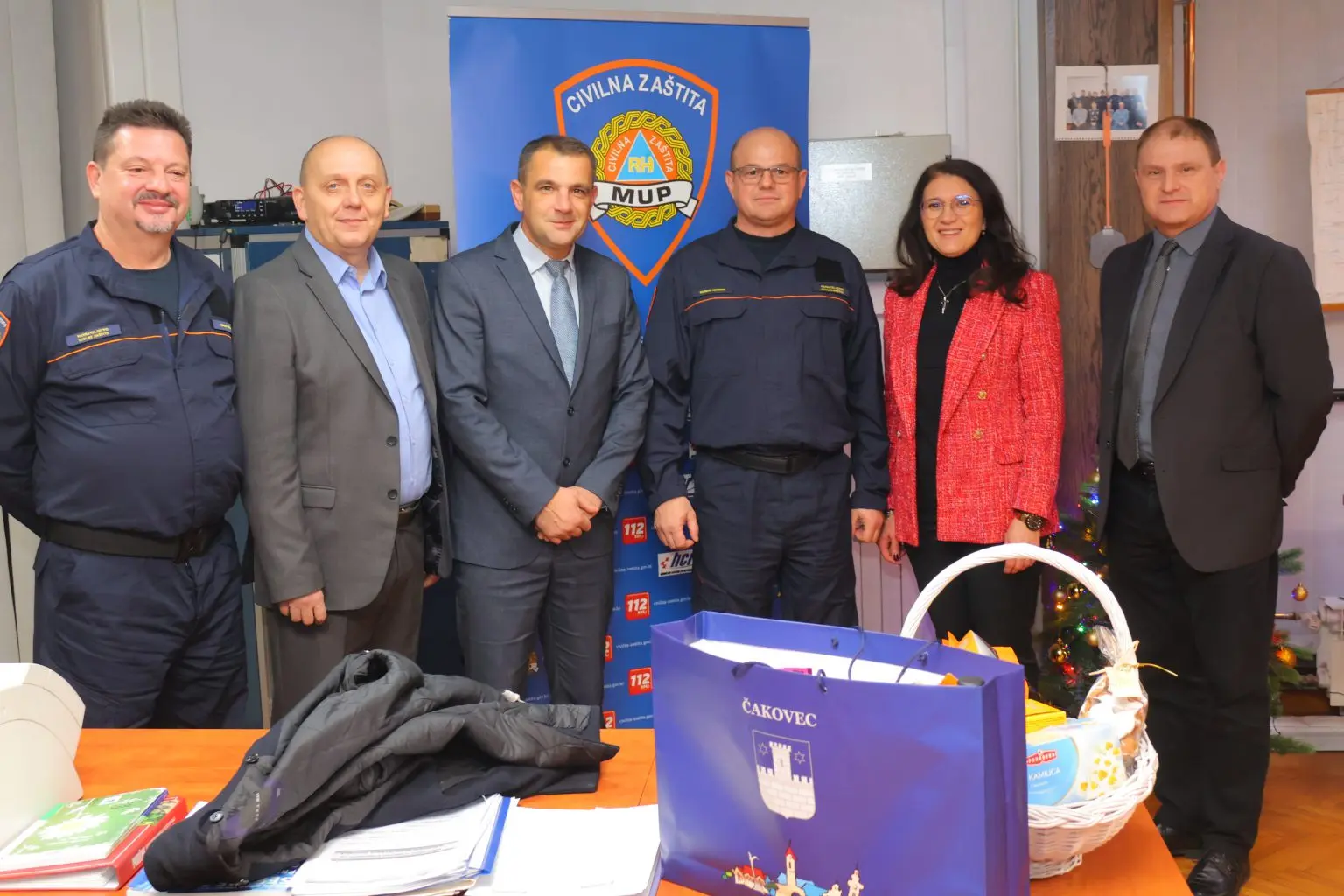 Gradonačelnica Ljerka Cividini i župan Matija Posavec obišli žurne službe tijekom novogodišnje noći (6) Gradonačelnica Ljerka Cividini i župan Matija Posavec obišli žurne službe tijekom novogodišnje noći (6)