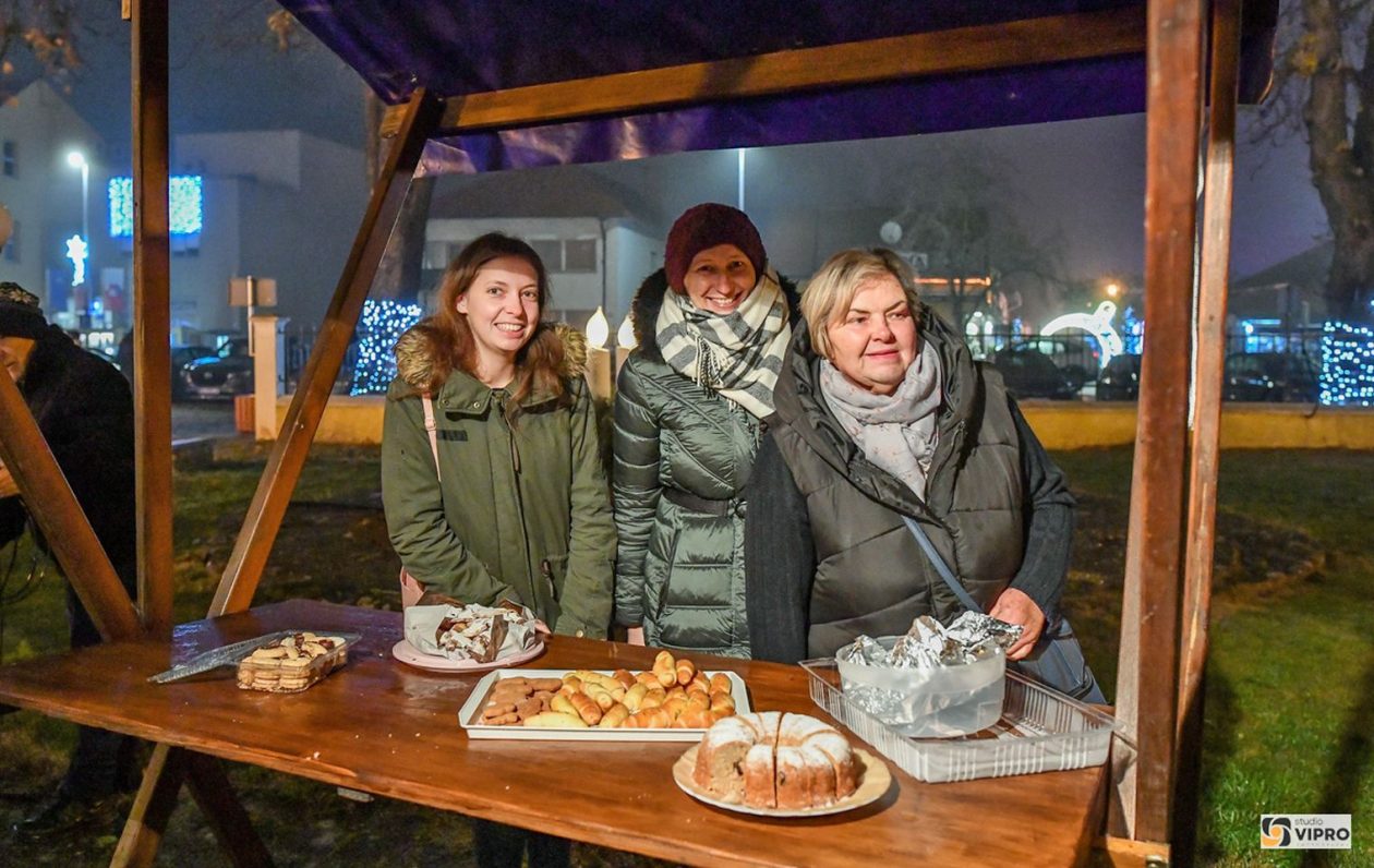 Gradonačelnik Kolarek zapalio četvrtu adventsku svijeću u Prelogu (24)