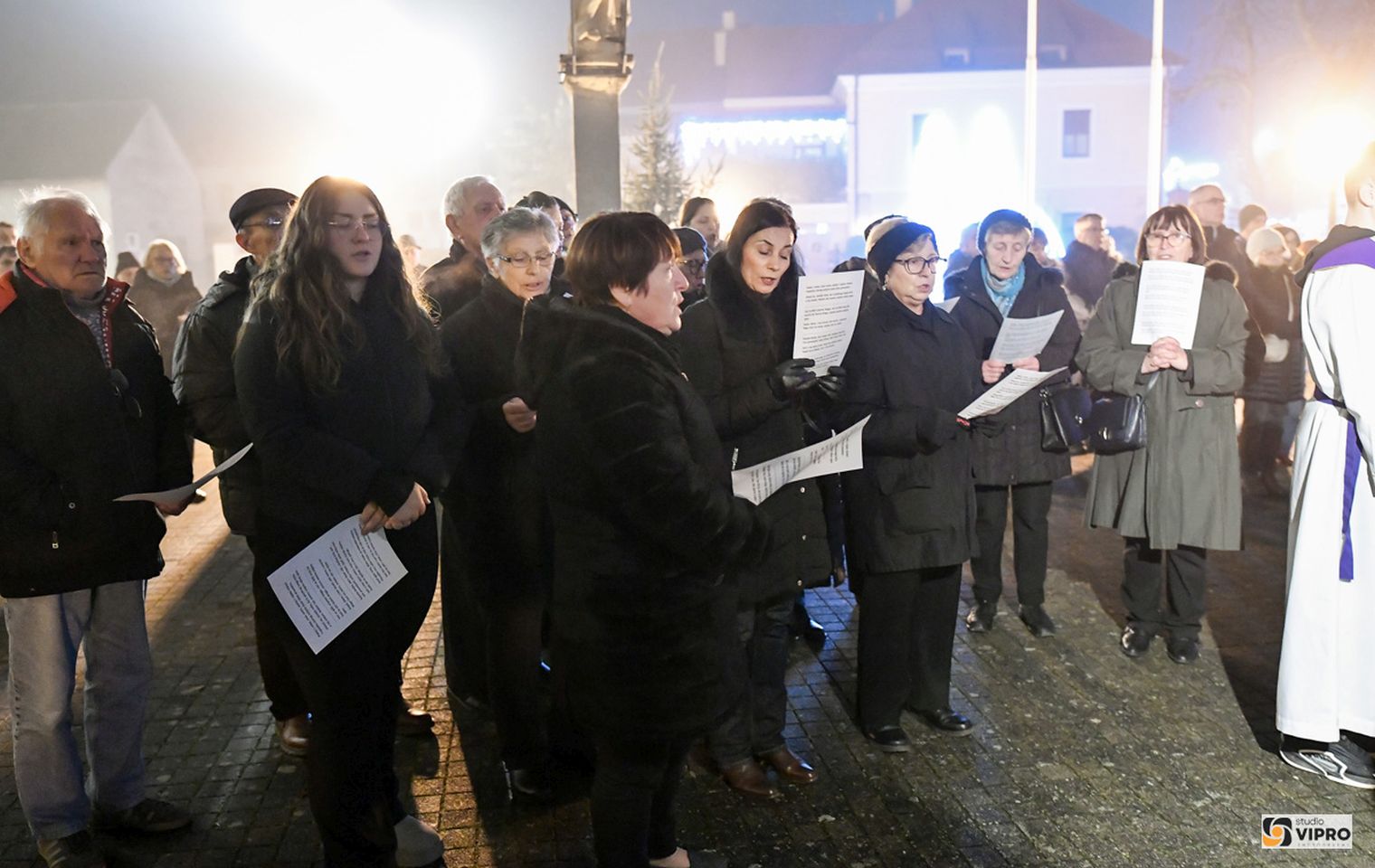 Gradonačelnik Kolarek zapalio četvrtu adventsku svijeću u Prelogu (30)