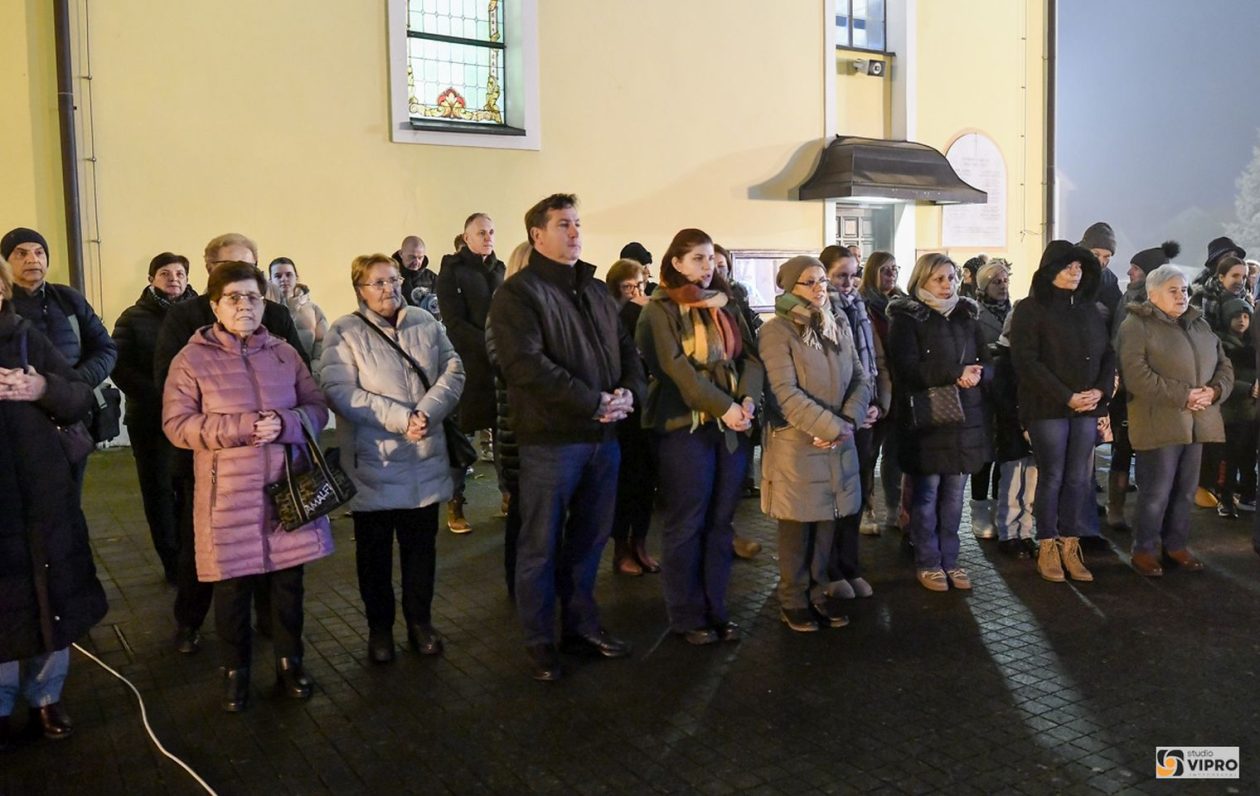 Gradonačelnik Kolarek zapalio četvrtu adventsku svijeću u Prelogu (31)