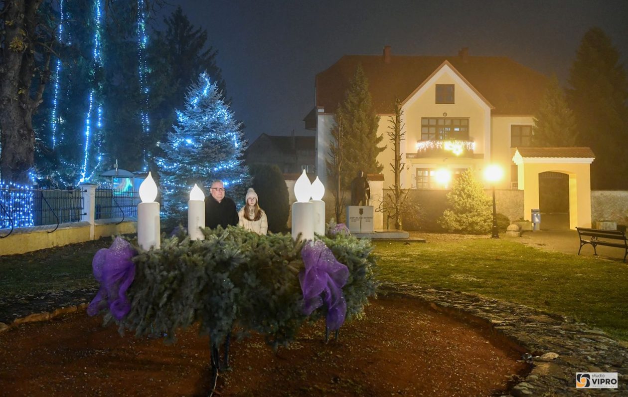 Gradonačelnik Kolarek zapalio četvrtu adventsku svijeću u Prelogu (33)