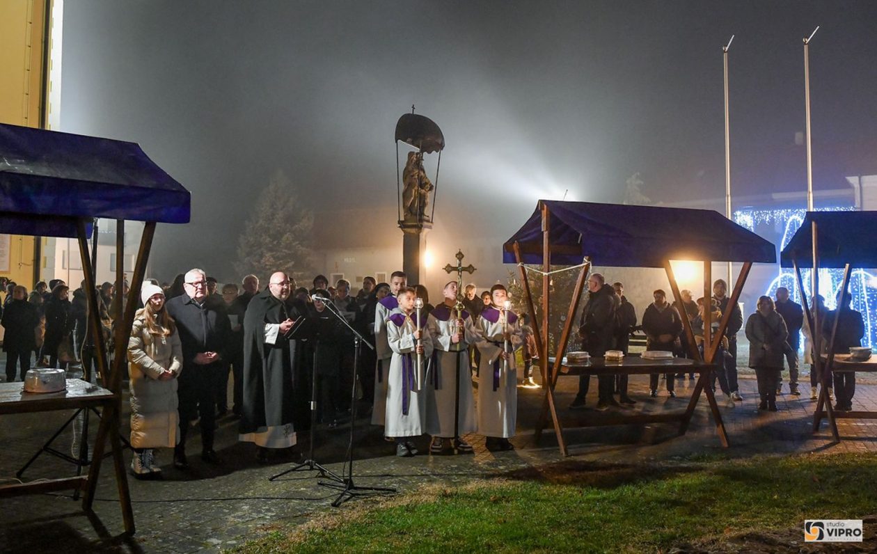 Gradonačelnik Kolarek zapalio četvrtu adventsku svijeću u Prelogu (38)