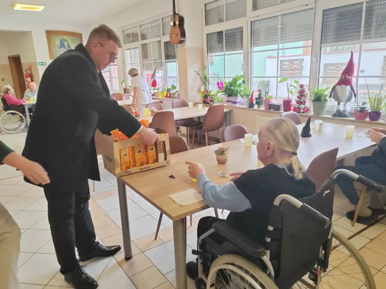 Gradonačelnik Srpak u posjeti domovima za starije i nemoćne (1) Gradonačelnik Srpak u posjeti domovima za starije i nemoćne (1)
