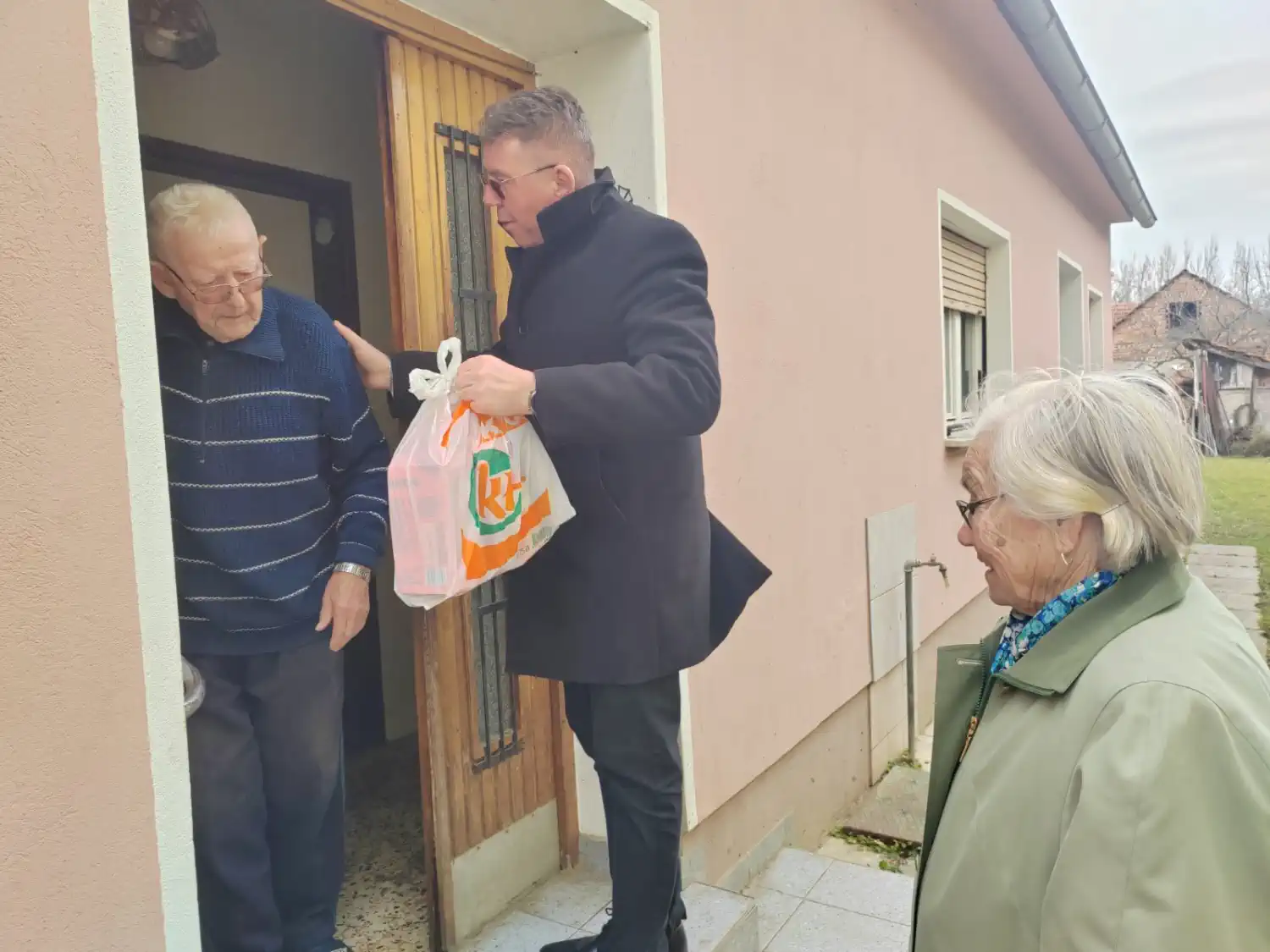 Gradonačelnik Srpak u posjeti domovima za starije i nemoćne (11) Gradonačelnik Srpak u posjeti domovima za starije i nemoćne (11)