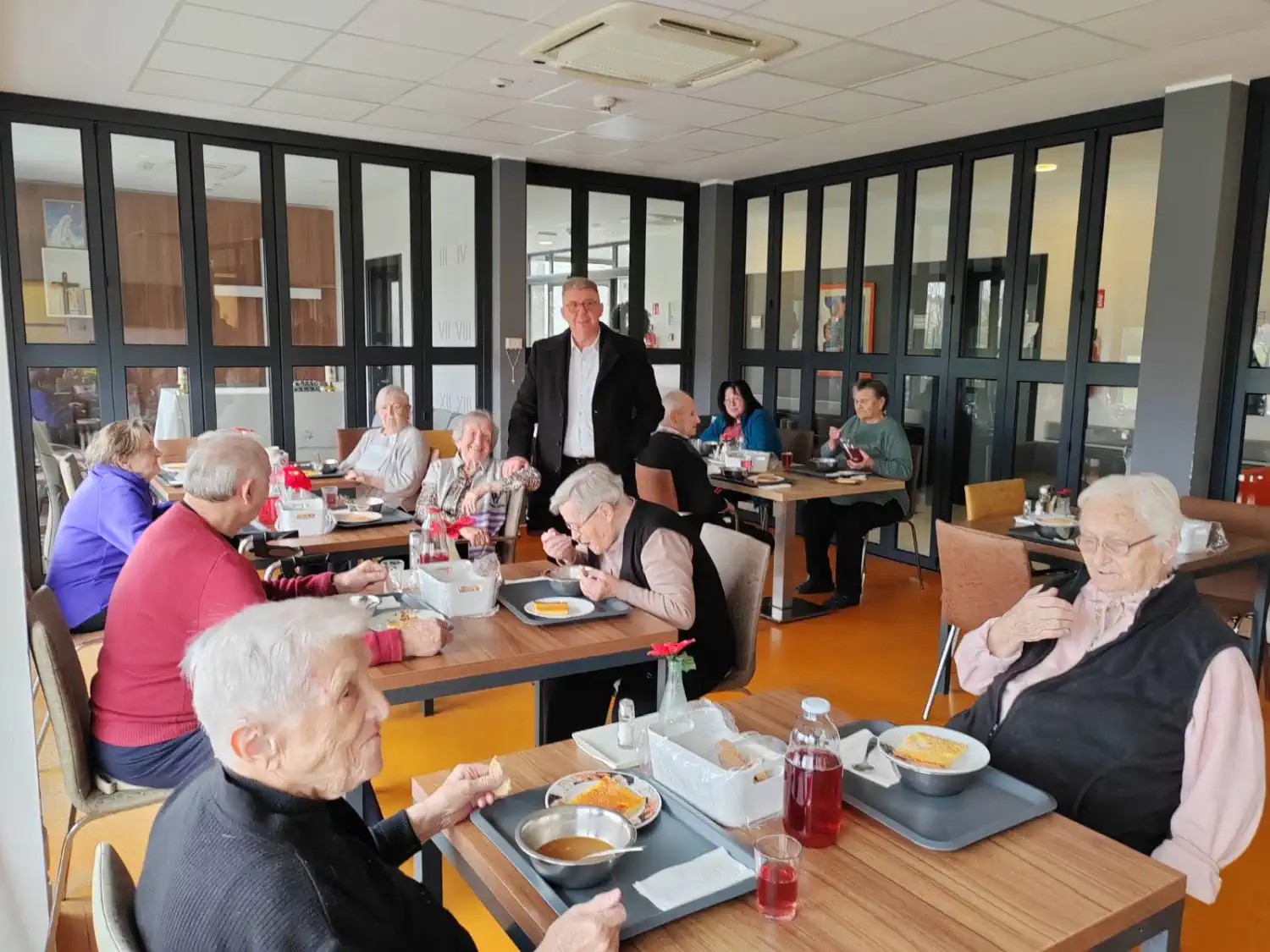 Gradonačelnik Srpak u posjeti domovima za starije i nemoćne (5) Gradonačelnik Srpak u posjeti domovima za starije i nemoćne (5)