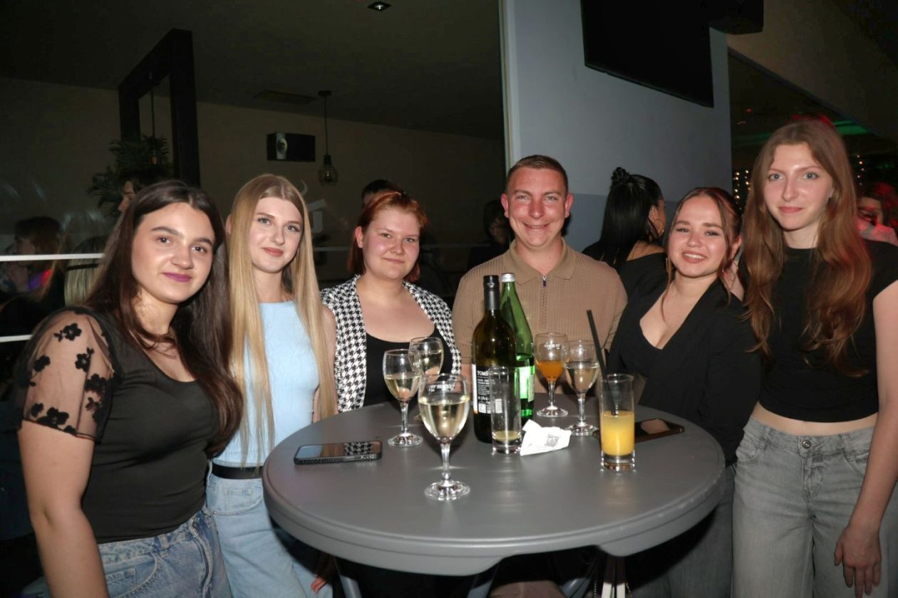 Gradska kavana Vulkan bend (11)