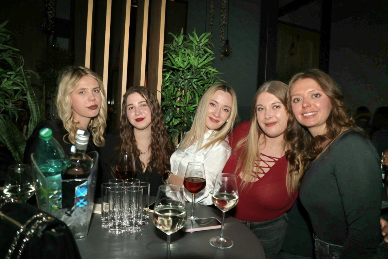 Gradska kavana Vulkan bend (12)