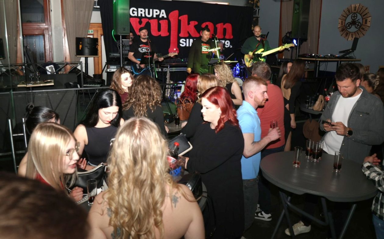 Gradska kavana Vulkan bend (18)