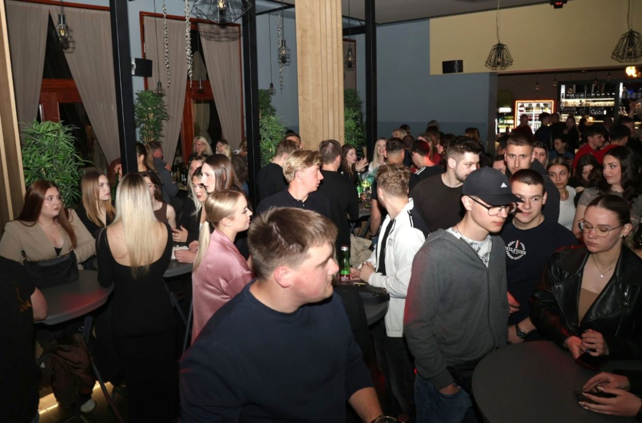 Gradska kavana Vulkan bend (19)