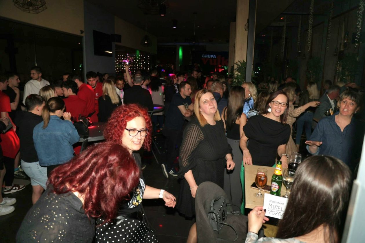 Gradska kavana Vulkan bend (21)