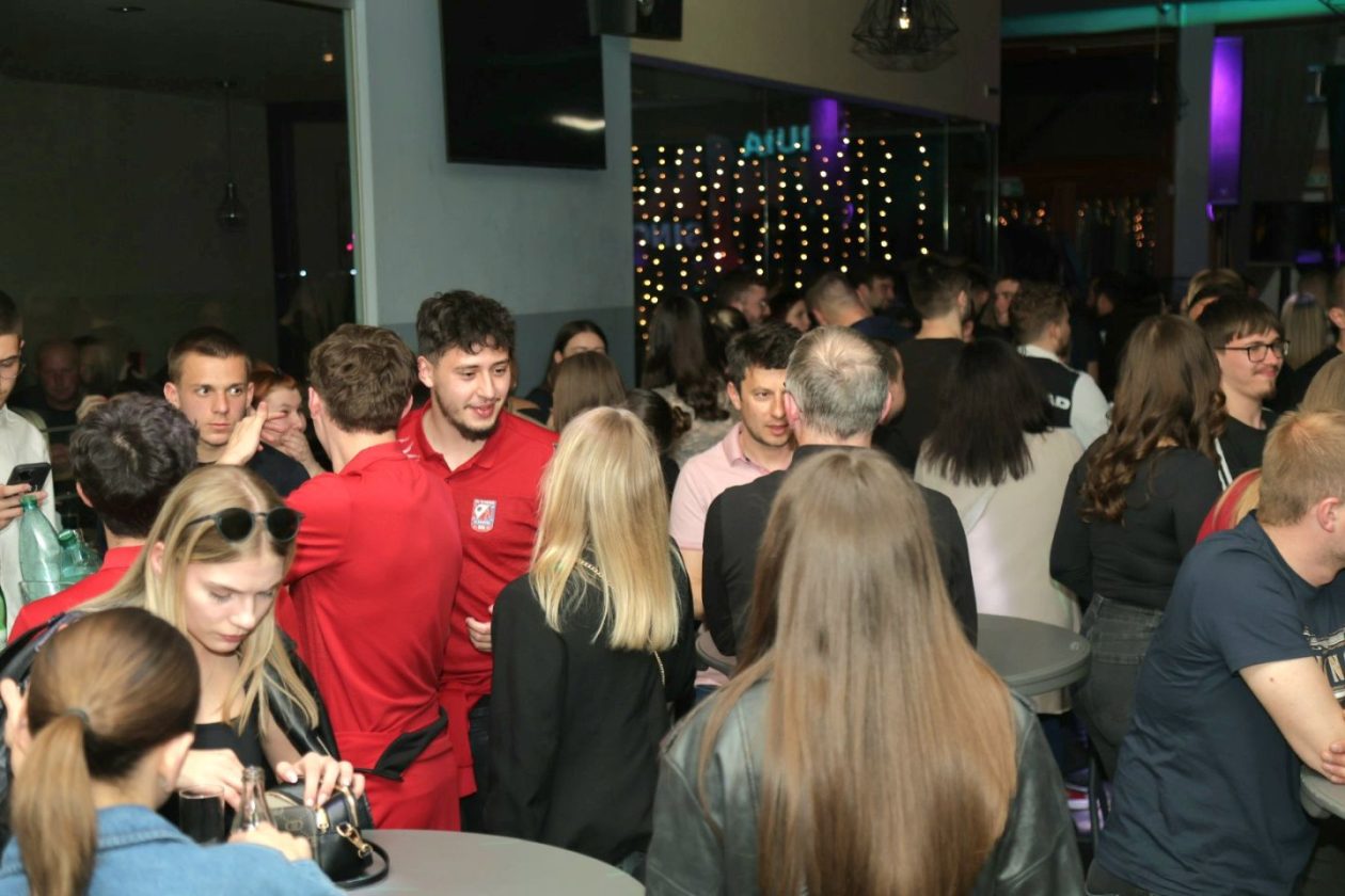 Gradska kavana Vulkan bend (22)