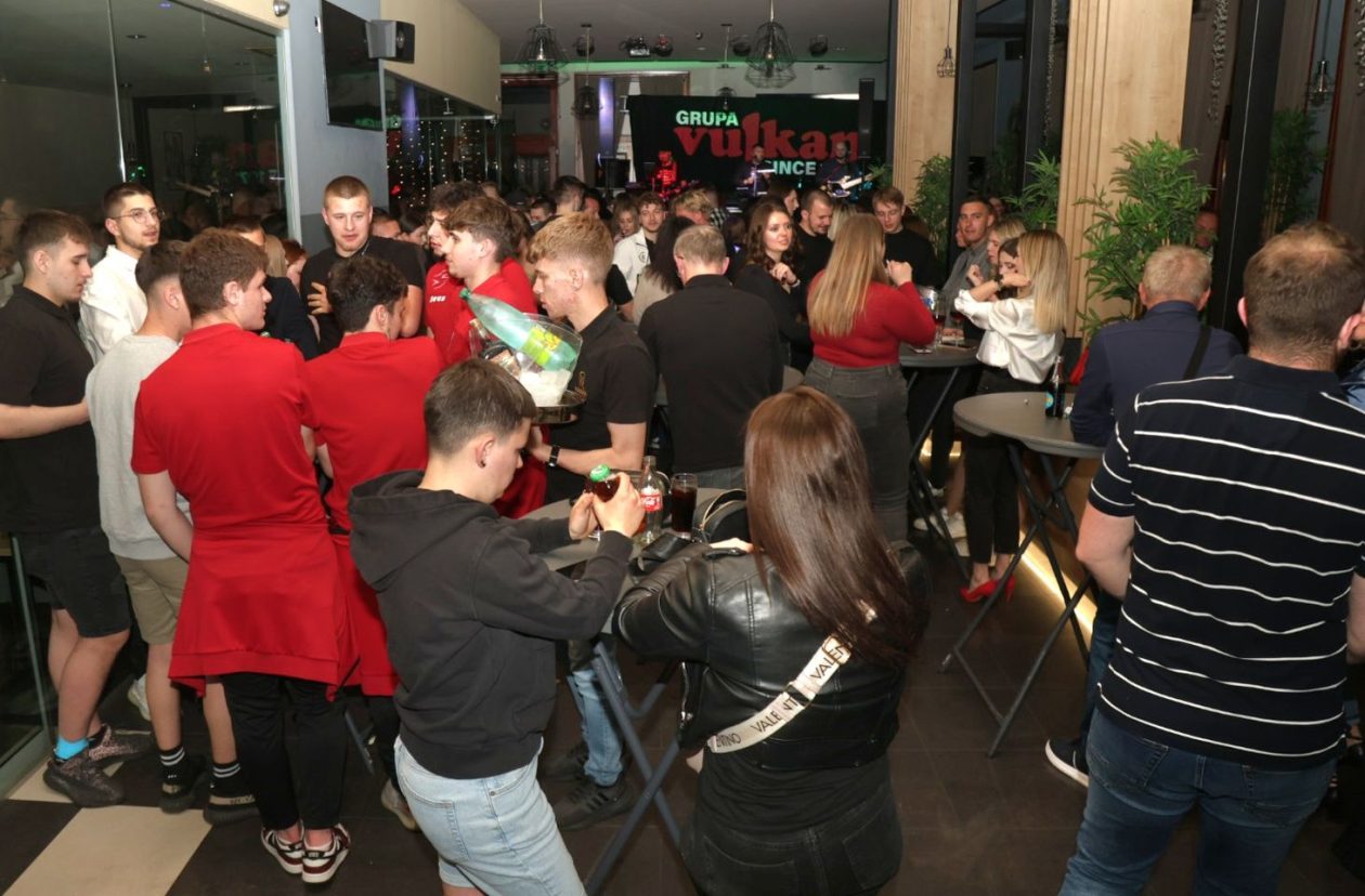 Gradska kavana Vulkan bend (29)