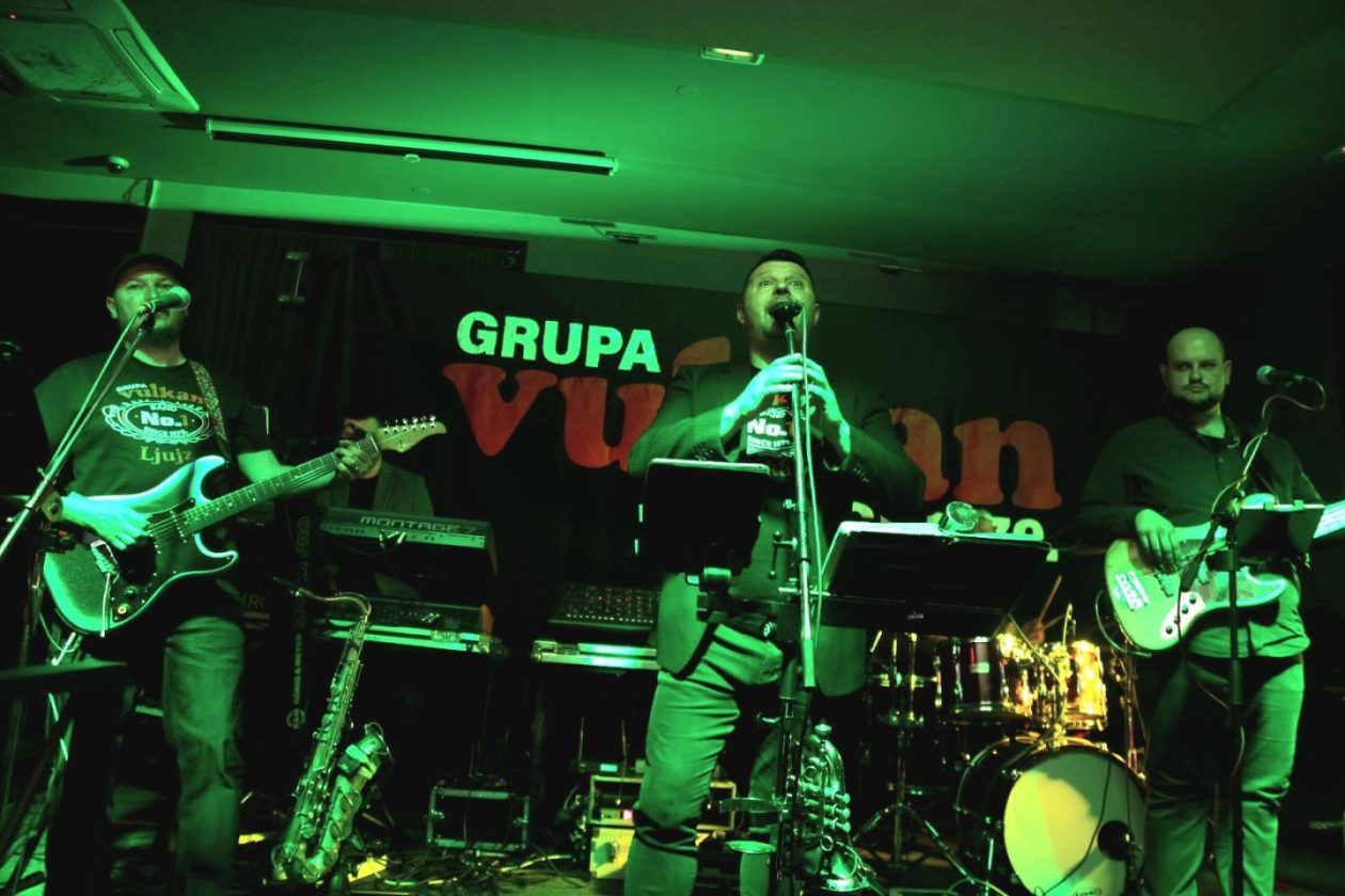 Gradska kavana Vulkan bend (31)