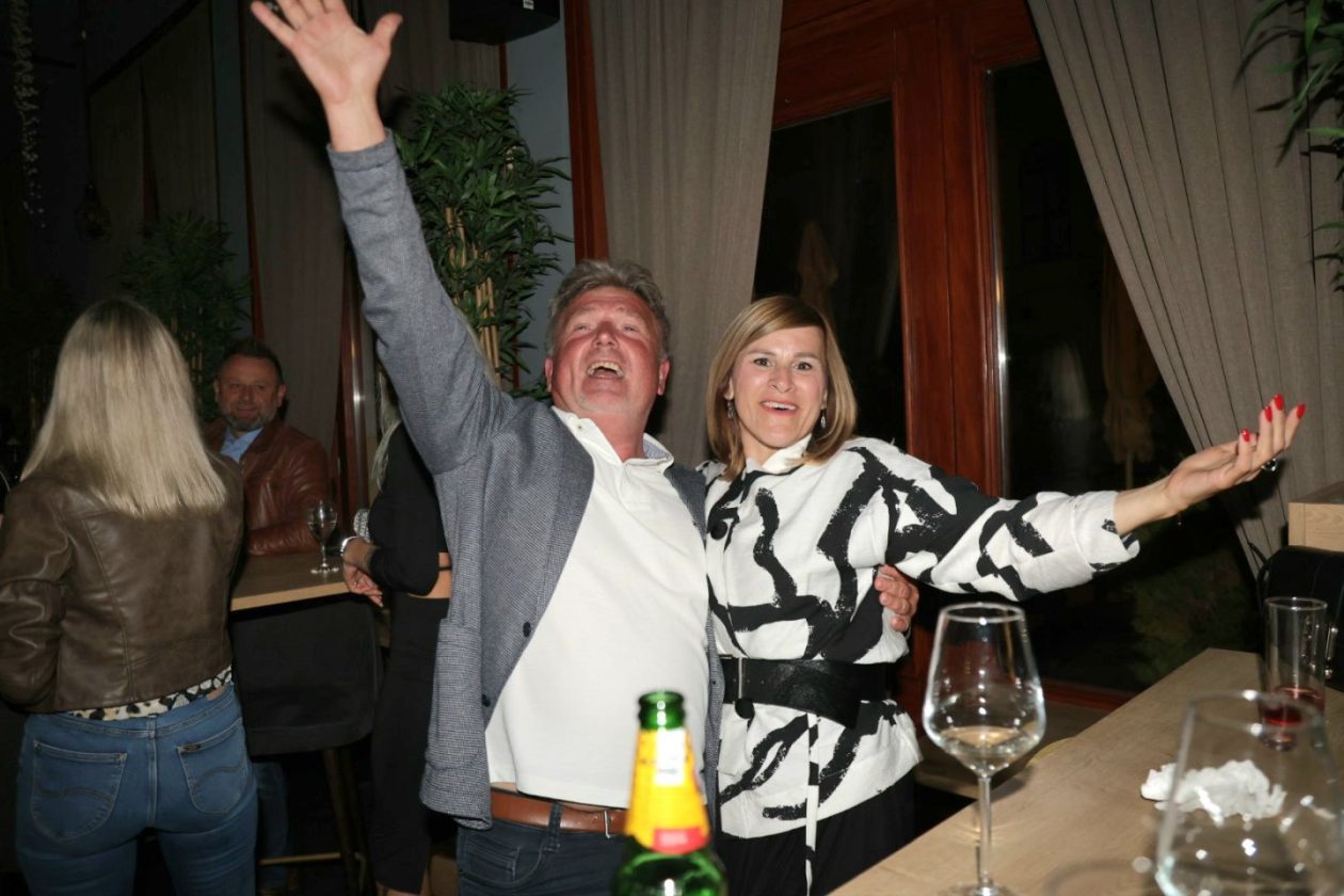 Gradska kavana Vulkan bend (7)