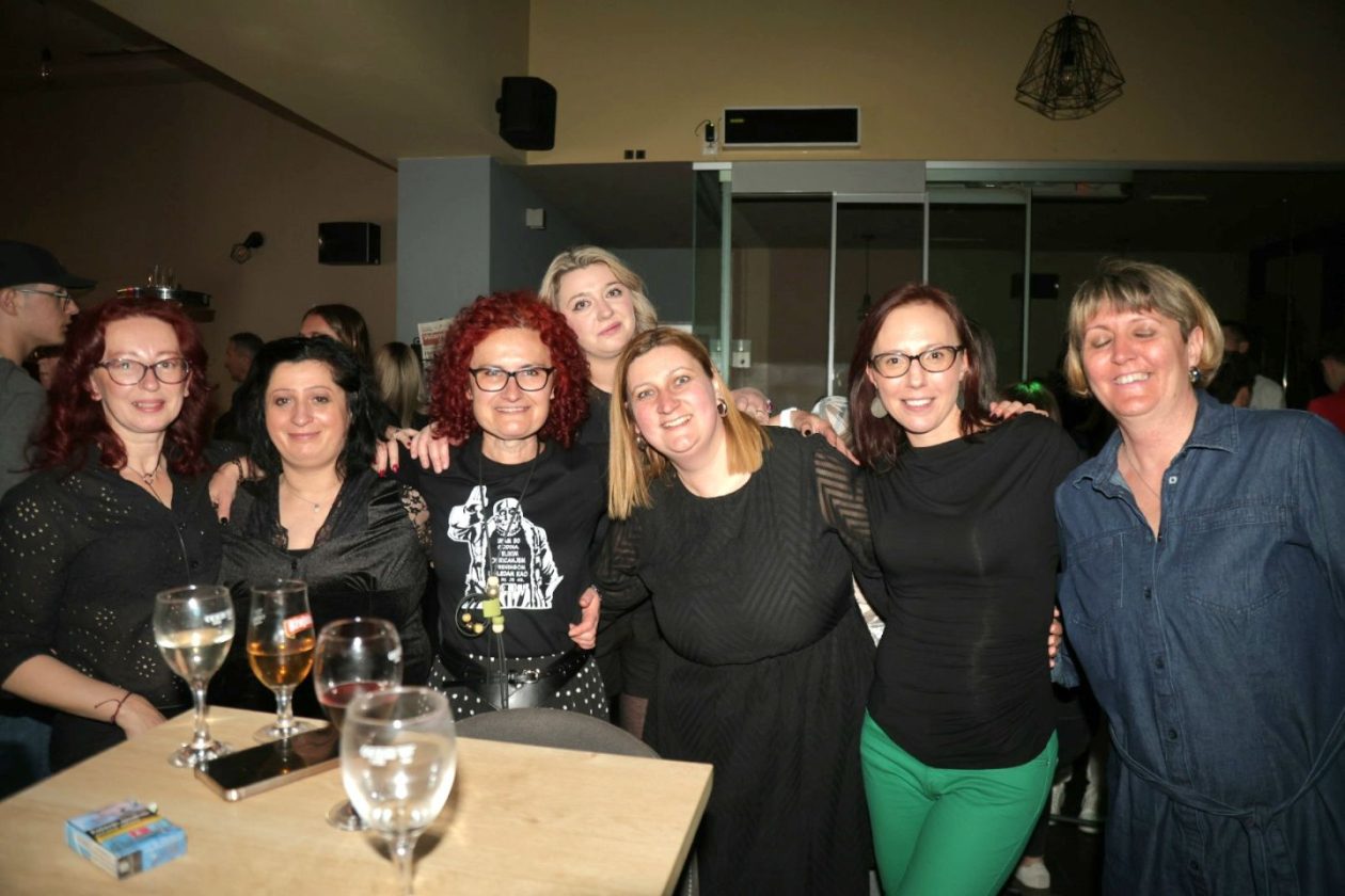 Gradska kavana Vulkan bend (8)