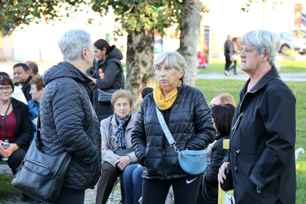 HALIDU U ČAST Tišina trga razbijena Halidovim glasom – Čakovec se oprostio na svoj način (1)