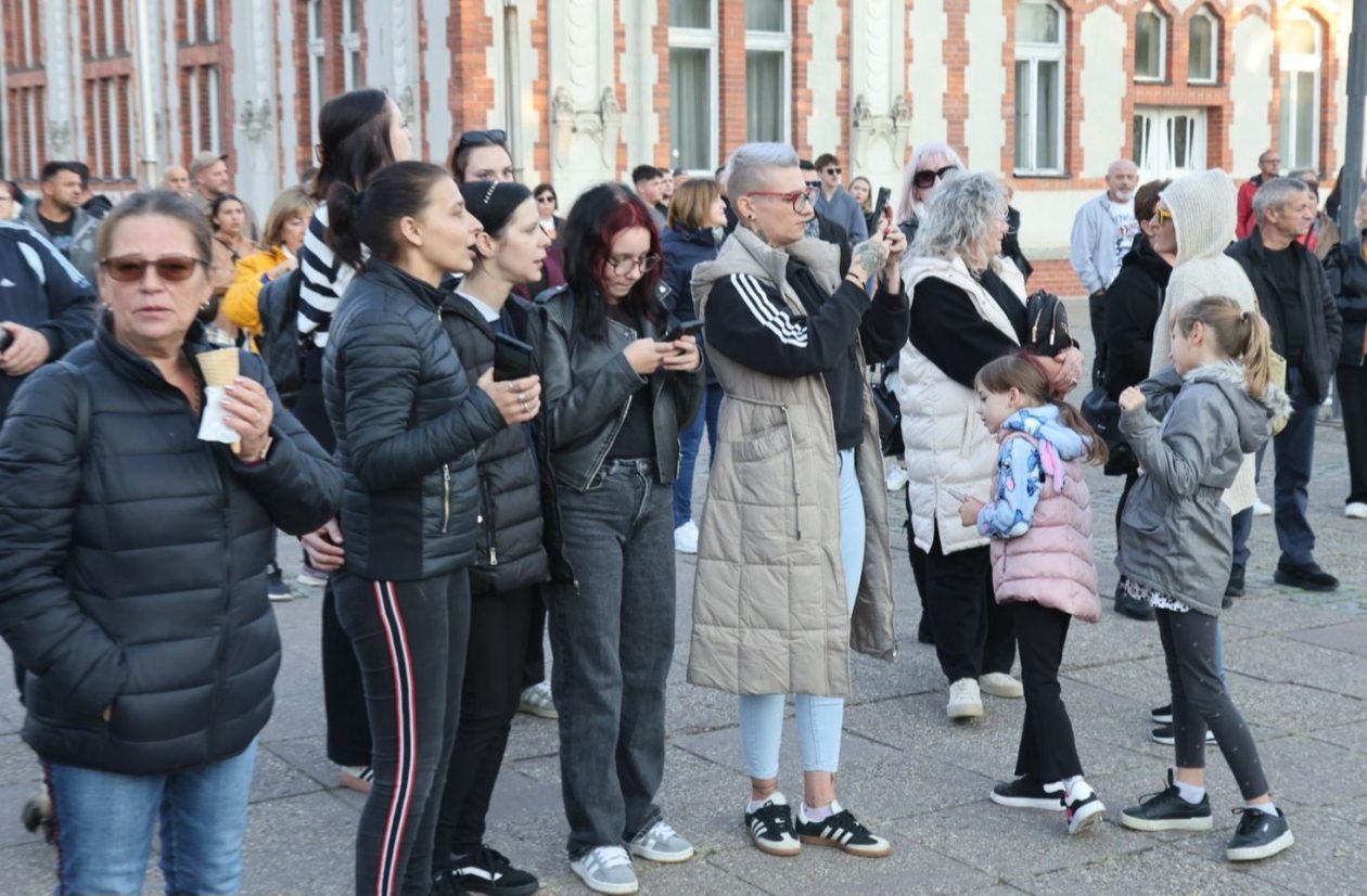 HALIDU U ČAST Tišina trga razbijena Halidovim glasom – Čakovec se oprostio na svoj način (12)