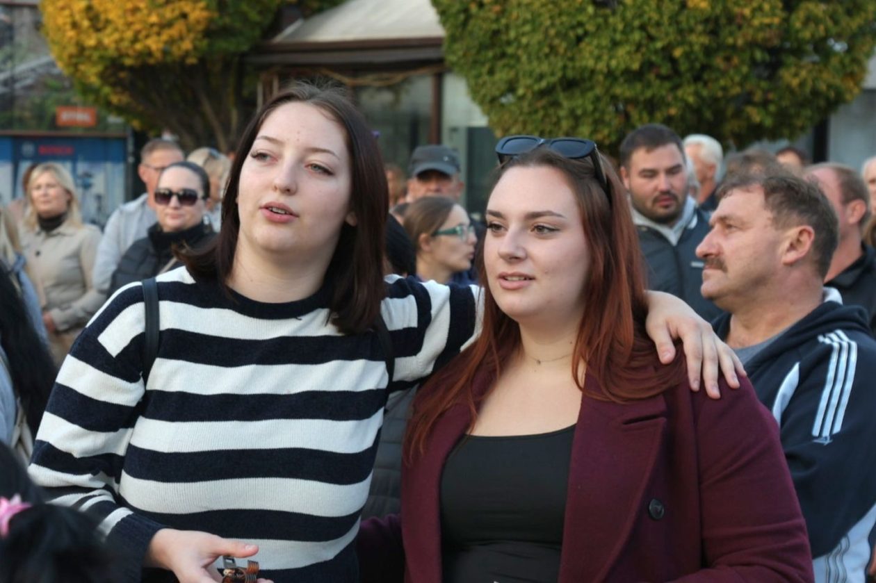 HALIDU U ČAST Tišina trga razbijena Halidovim glasom – Čakovec se oprostio na svoj način (20)