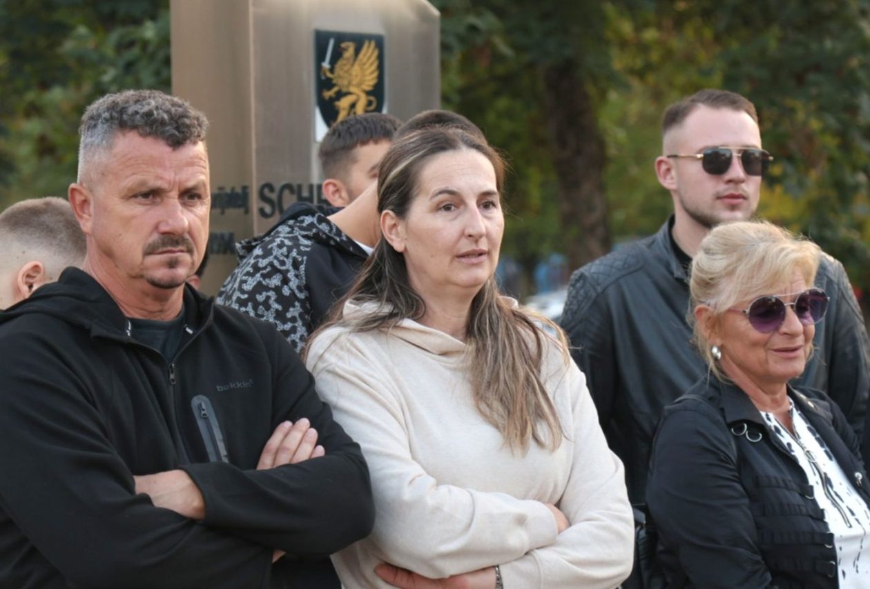 HALIDU U ČAST Tišina trga razbijena Halidovim glasom – Čakovec se oprostio na svoj način (21)