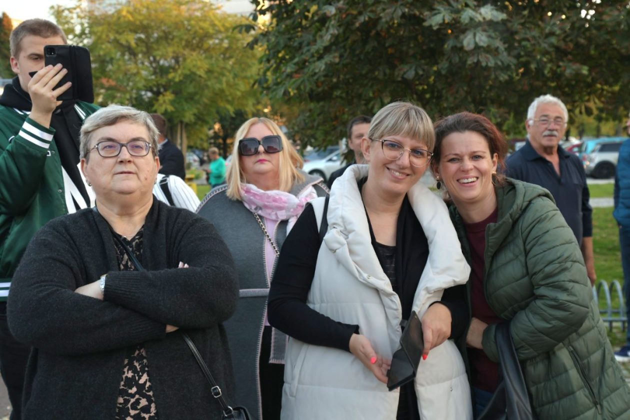 HALIDU U ČAST Tišina trga razbijena Halidovim glasom – Čakovec se oprostio na svoj način (22)