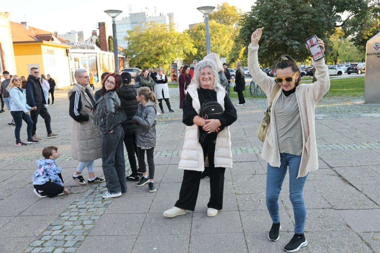 HALIDU U ČAST Tišina trga razbijena Halidovim glasom – Čakovec se oprostio na svoj način (5)