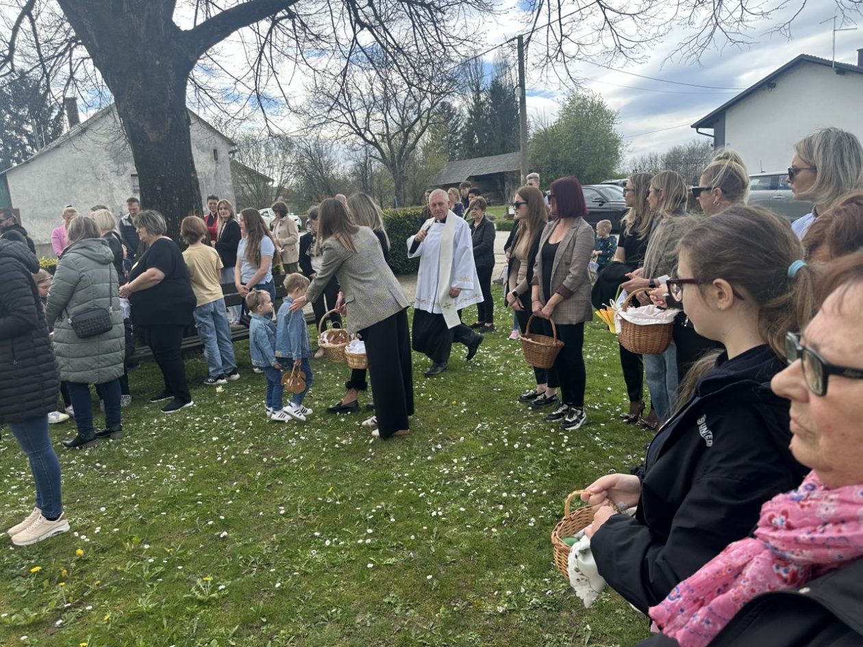 HLAPIČINA Vjernici donijeli košarice na blagoslov hrane uoči Uskrsa (5)