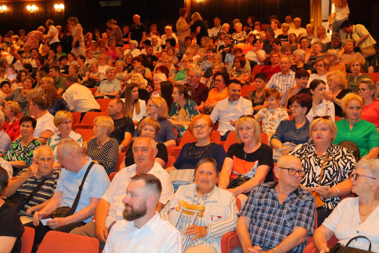 HUMANITARNA NOTA Održan koncert ‘Zajedno protiv raka pjesmom, plesom i modnom revijom 2025 (4) HUMANITARNA NOTA Održan koncert ‘Zajedno protiv raka pjesmom, plesom i modnom revijom 2025 (4)