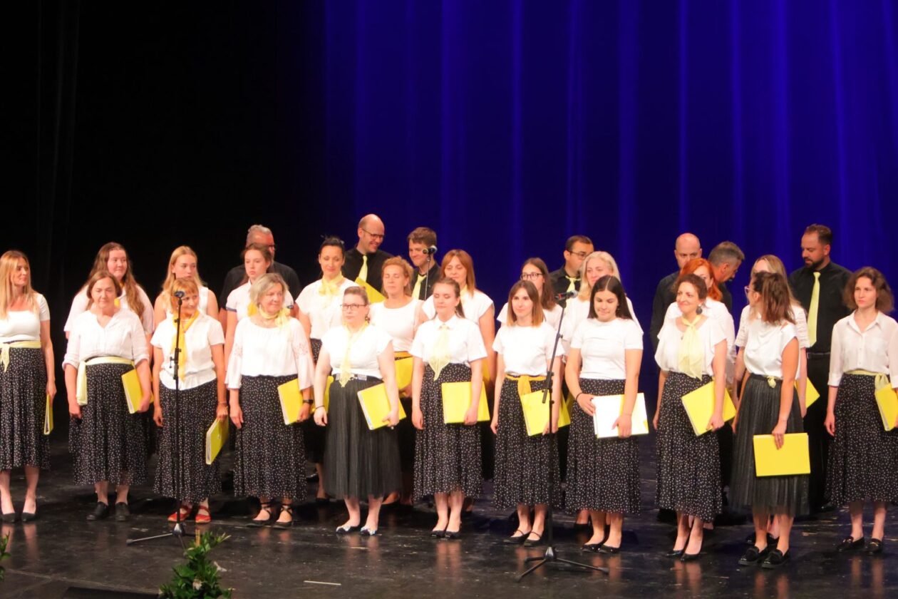 HUMANITARNA NOTA Održan koncert ‘Zajedno protiv raka pjesmom, plesom i modnom revijom 2025 (40) HUMANITARNA NOTA Održan koncert ‘Zajedno protiv raka pjesmom, plesom i modnom revijom 2025 (40)