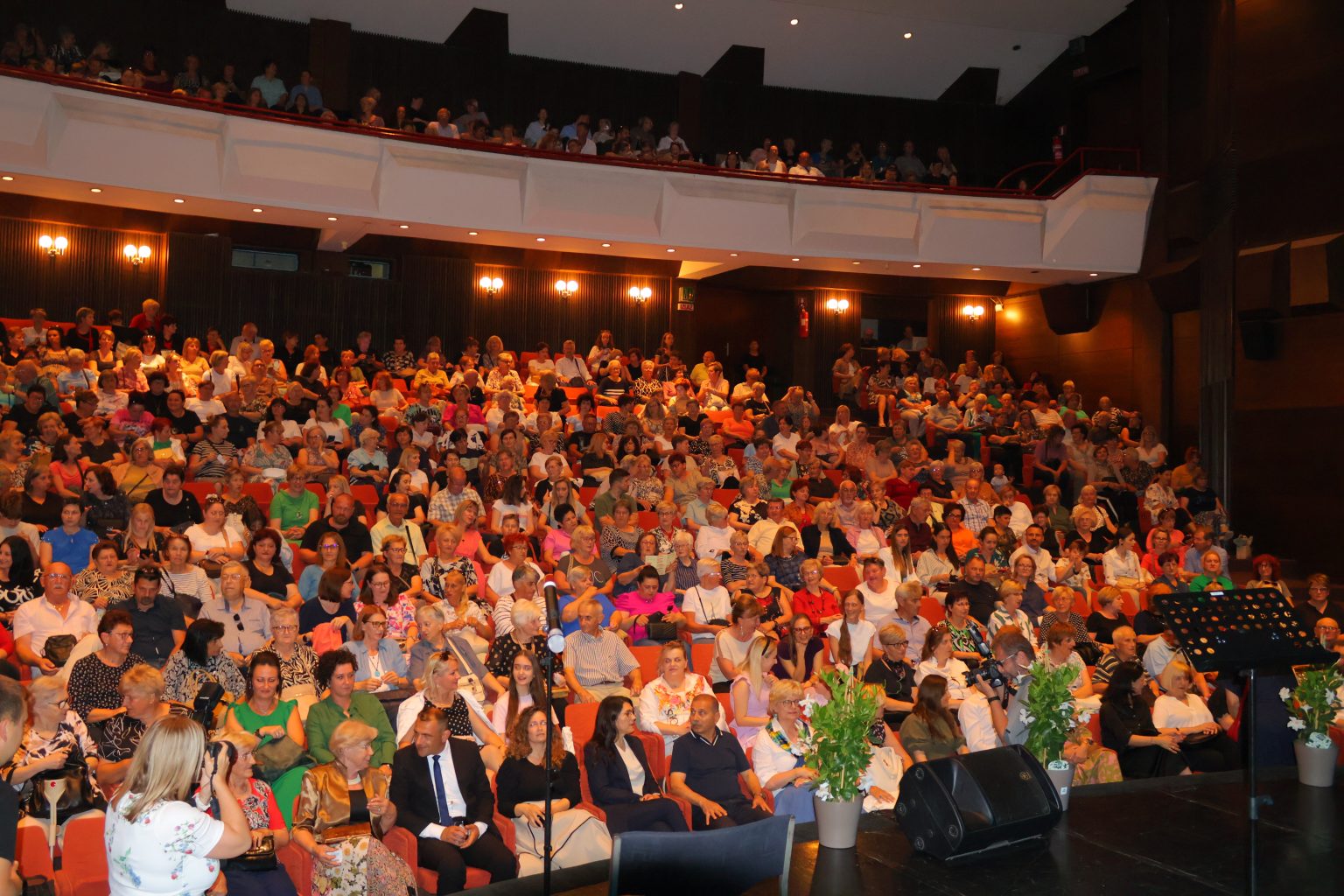 HUMANITARNA NOTA Održan koncert ‘Zajedno protiv raka pjesmom, plesom i modnom revijom 2025 (6) HUMANITARNA NOTA Održan koncert ‘Zajedno protiv raka pjesmom, plesom i modnom revijom 2025 (6)