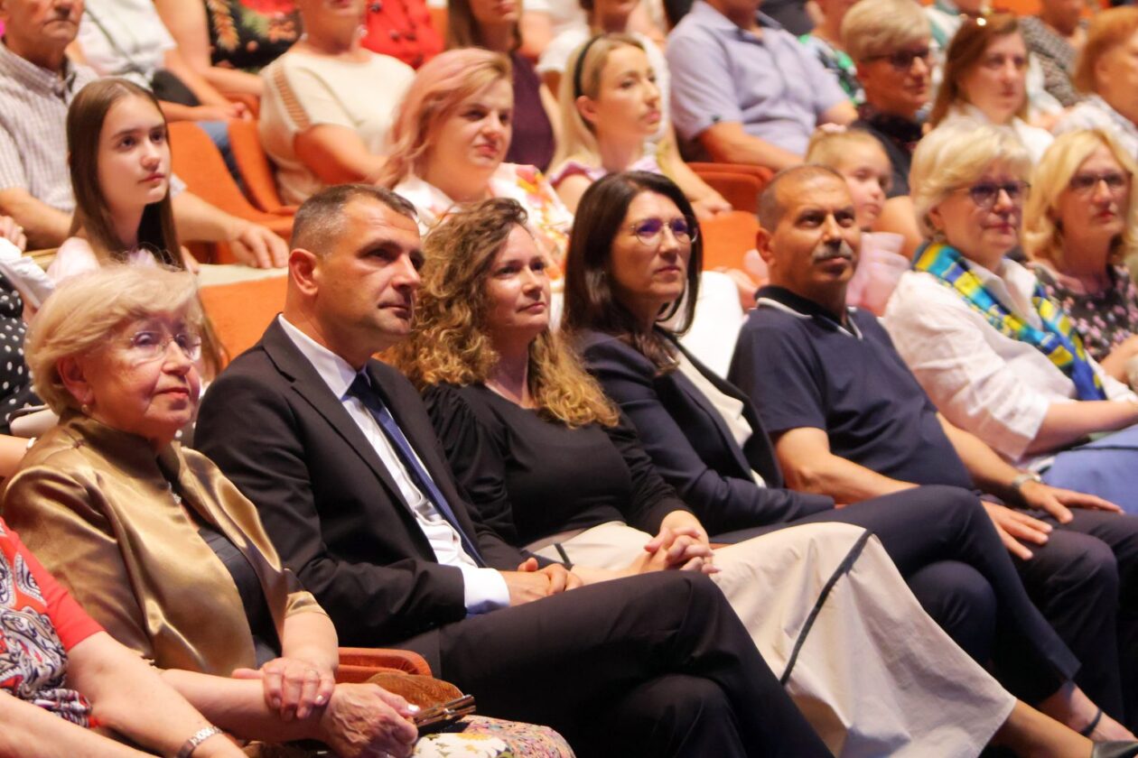 HUMANITARNA NOTA Održan koncert ‘Zajedno protiv raka pjesmom, plesom i modnom revijom 2025 (9) HUMANITARNA NOTA Održan koncert ‘Zajedno protiv raka pjesmom, plesom i modnom revijom 2025 (9)