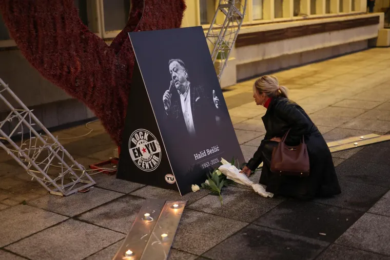 Halid Bešlić okupljanje u Sarajevu (1) Halid Bešlić okupljanje u Sarajevu (1)