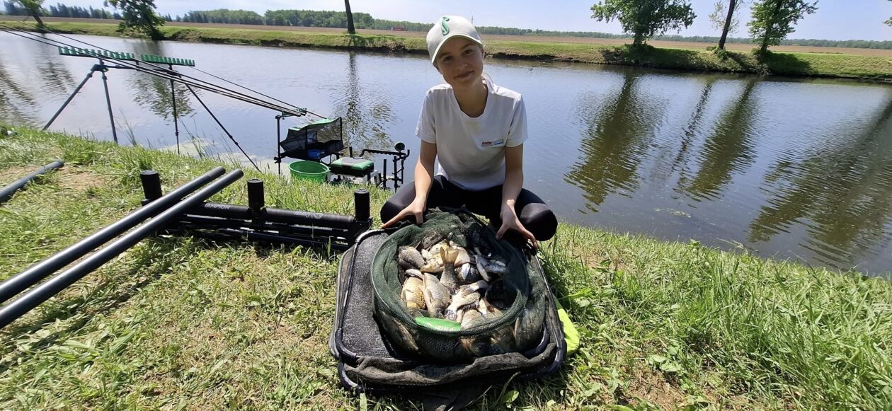 Hana Horvat (5) Hana Horvat (5)