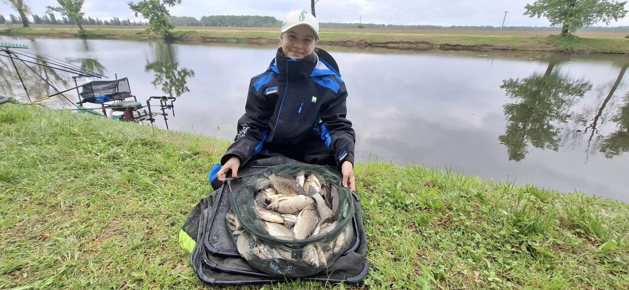 Hana Horvat (6) Hana Horvat (6)