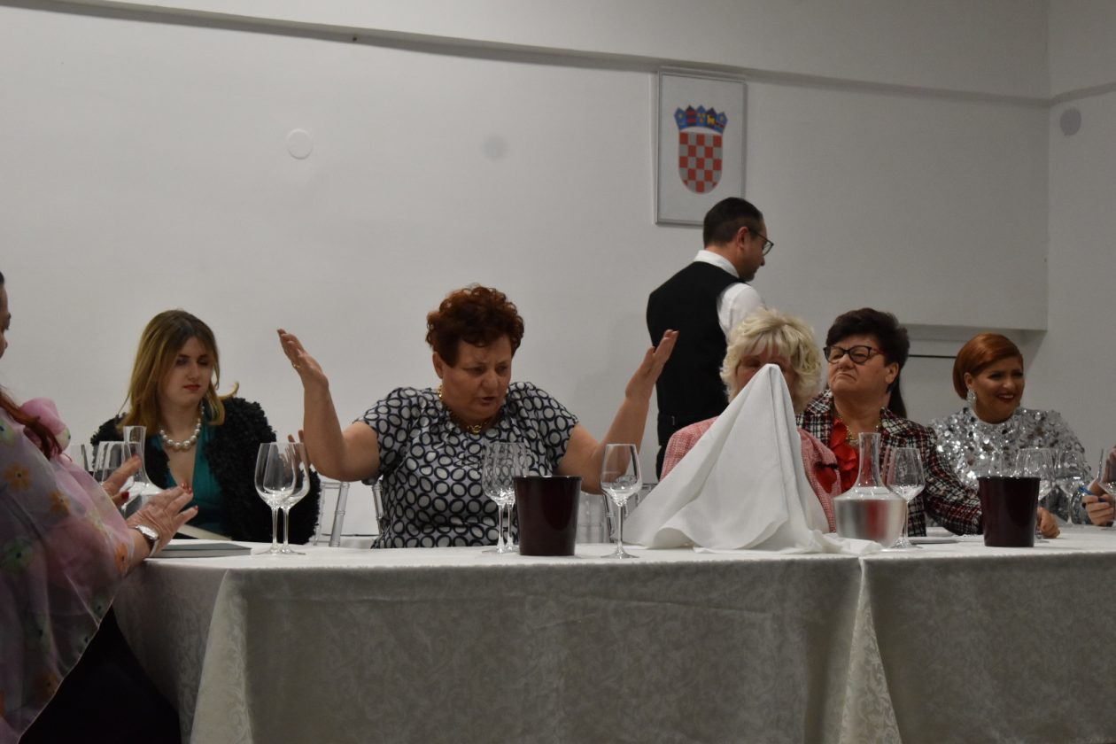 Hlapičina Sommelier predstava dan žena (3)
