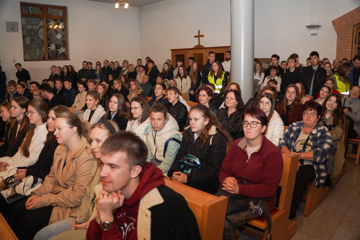 Holwyin Varaždin misa procesija svijeće molitva krunica (13)